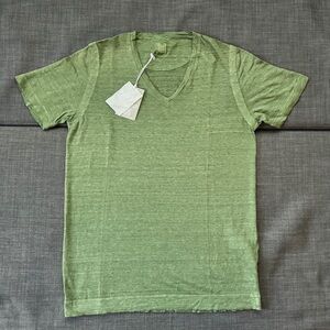 120% Lino Linen Men’s T- Shirt Army green VS31 NEW WITH TAGS V-neck